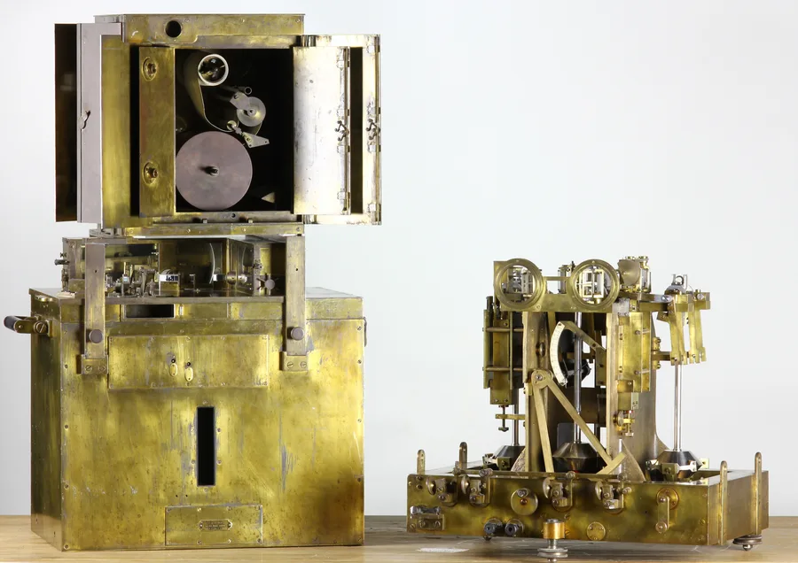 Vening Meinesz's pendulum gravimeter apparatus, nicknamed the Gouden Kalf